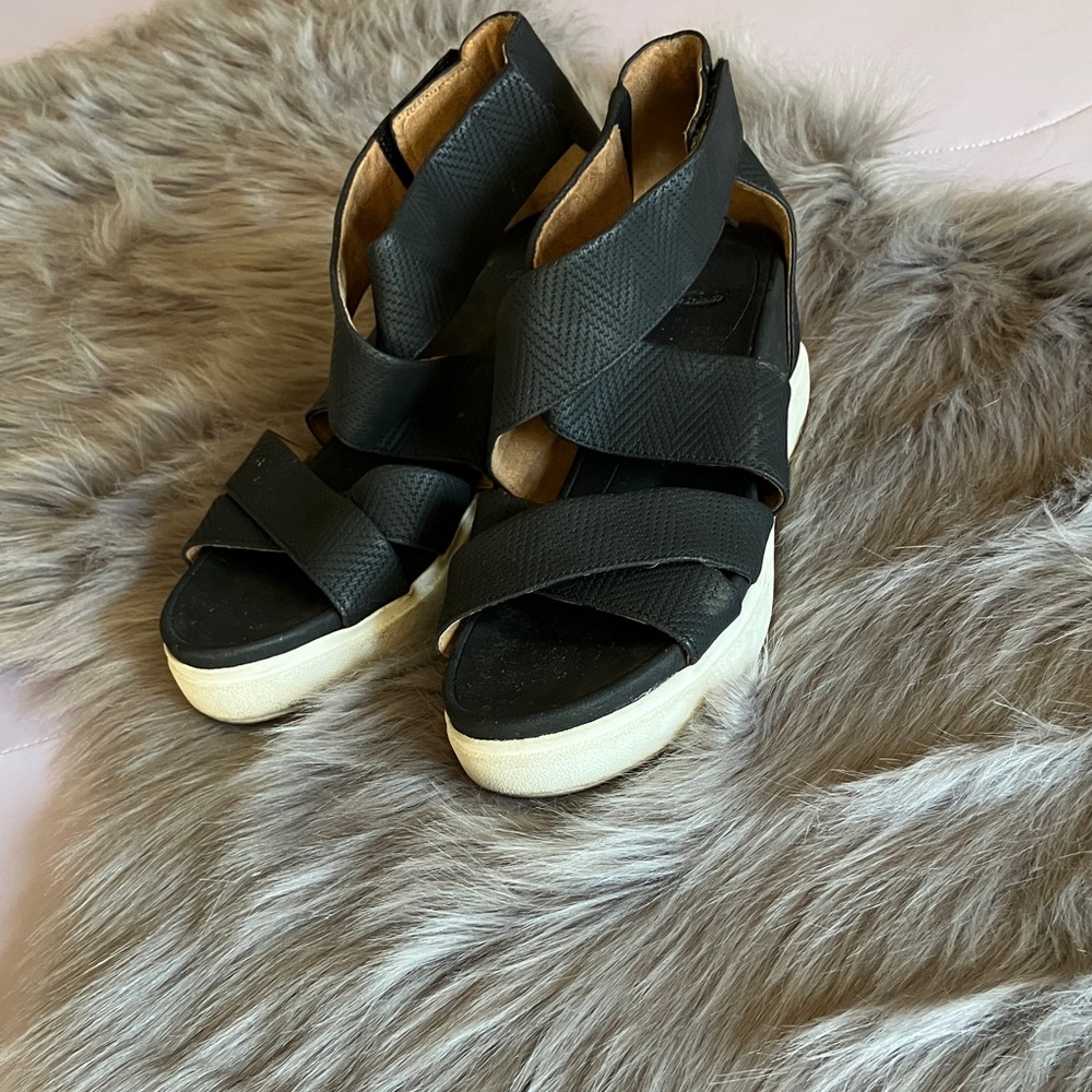 Dr. Scholl's Black and Cream Women's Sandals